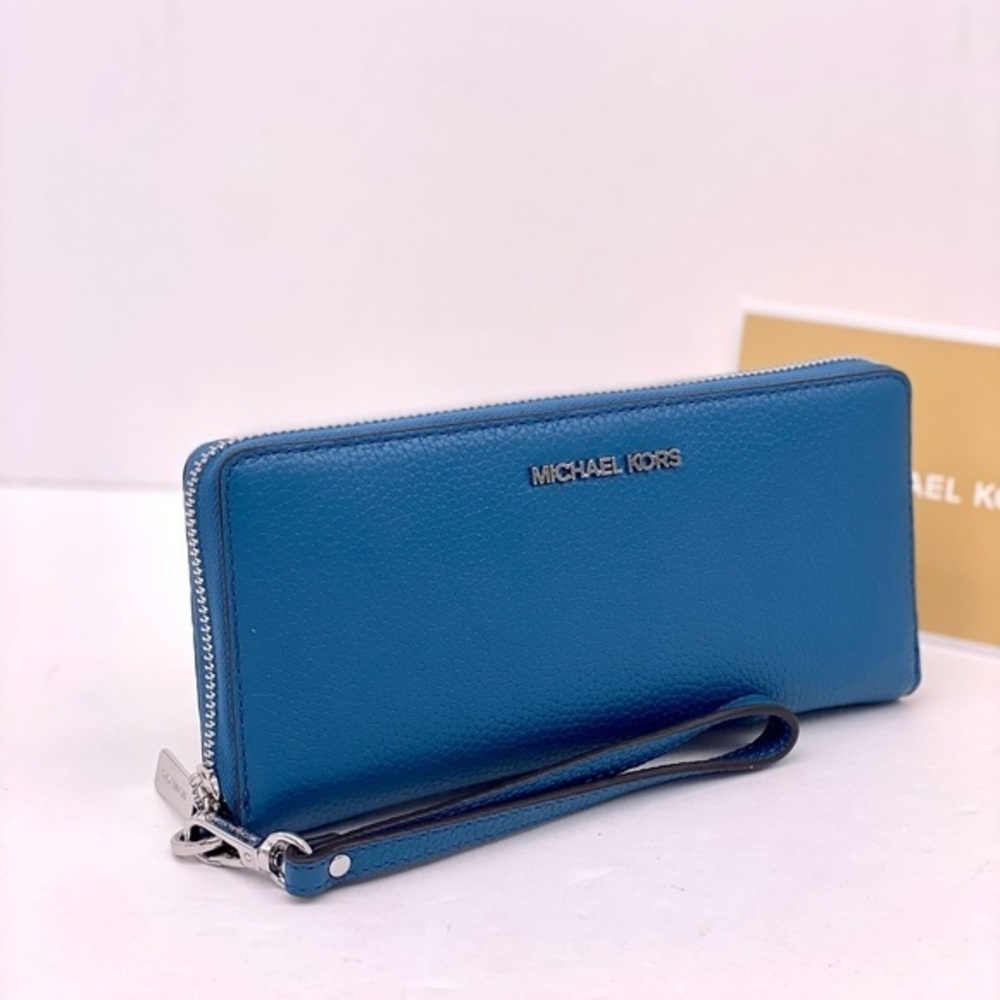 Michael Kors Large Continental
Wallet Wristlet Teal